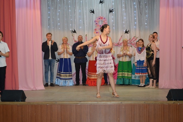 Праздничный концерт  "Для милых дам "