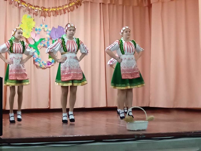 Праздничный концерт "Весенний букет поздравлений"